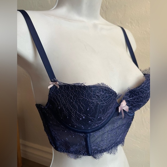 Victoria’s Secret navy blue laced bra 32C - Picture 3 of 7
